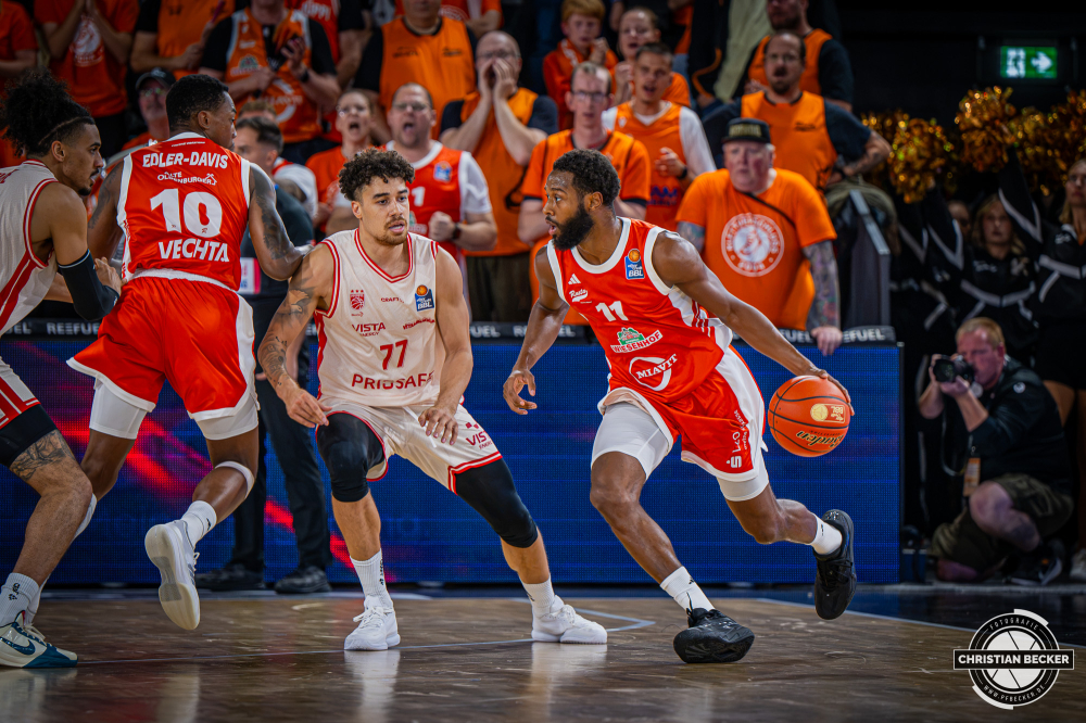 1. Basketball Bundesliga, easyCredit BBL, Saison 2026/2027, Herren, Hauptrunde, 2. Spieltag, 24.09.2026, RASTA Vechta - Bamberg Baskets
Matt Lewis (#11 - RASTA Vechta) in Aktion
Schlüsselwörter: 1. Bundesliga;2. Spieltag;24.09.2026;BBL;BMA 365;Bamberg;Basketball;Baskets;Hauptrunde;Liga;RASTA;RASTA Dome;Saison 2025/2026;Vechta;easycredit