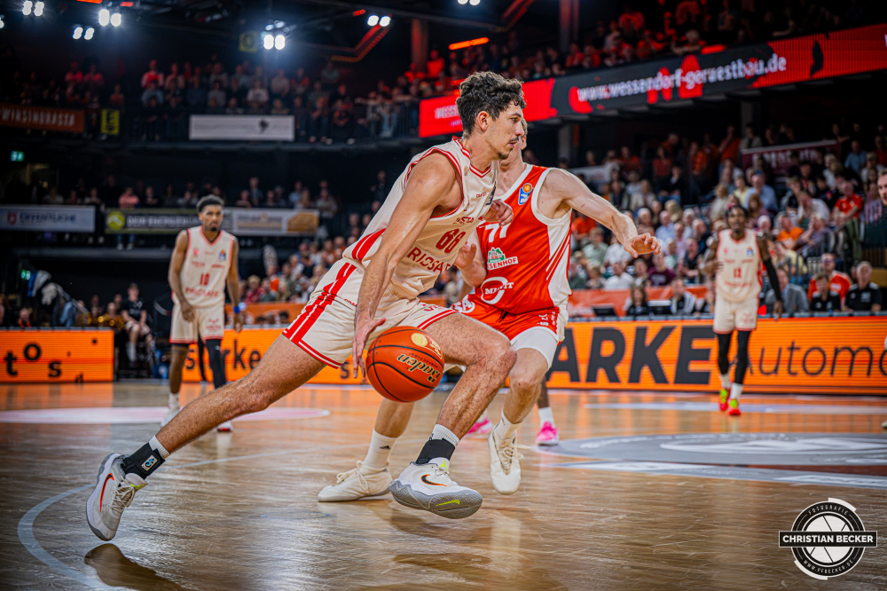 1. Basketball Bundesliga, easyCredit BBL, Saison 2026/2027, Herren, Hauptrunde, 2. Spieltag, 24.09.2026, RASTA Vechta - Bamberg Baskets
Yuval Hochstadter (#66 - BMA365 Bamberg Baskets) in Aktion
Schlüsselwörter: 1. Bundesliga;2. Spieltag;24.09.2026;BBL;BMA 365;Bamberg;Basketball;Baskets;Hauptrunde;Liga;RASTA;RASTA Dome;Saison 2025/2026;Vechta;easycredit