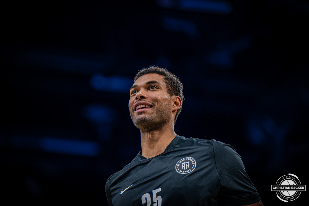 1. Basketball Bundesliga, easyCredit BBL, Saison 2026/2027, Herren, Hauptrunde, 3. Spieltag, 27.09.2026, EWE Baskets Oldenburg - Veolia Towers Hamburg
Kenneth Ogbe (#25 - Veolia Towers Hamburg) vor der Partie
Schlüsselwörter: 1. Bundesliga;27.09.2026;3. Spieltag;BBL;Basketball;Baskets;EWE;Hamburg;Hauptrunde;Liga;Oldenburg;RASTA Dome;Saison 2026/2027;Towers;Veolia;easycredit