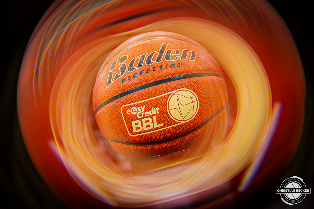 1. Basketball Bundesliga, easyCredit BBL, Saison 2026/2027, Herren, Hauptrunde, 3. Spieltag, 27.09.2026, EWE Baskets Oldenburg - Veolia Towers Hamburg
Der Spielball der easyCredit BBL
Schlüsselwörter: 1. Bundesliga;27.09.2026;3. Spieltag;BBL;Basketball;Baskets;EWE;Hamburg;Hauptrunde;Liga;Oldenburg;RASTA Dome;Saison 2026/2027;Towers;Veolia;easycredit