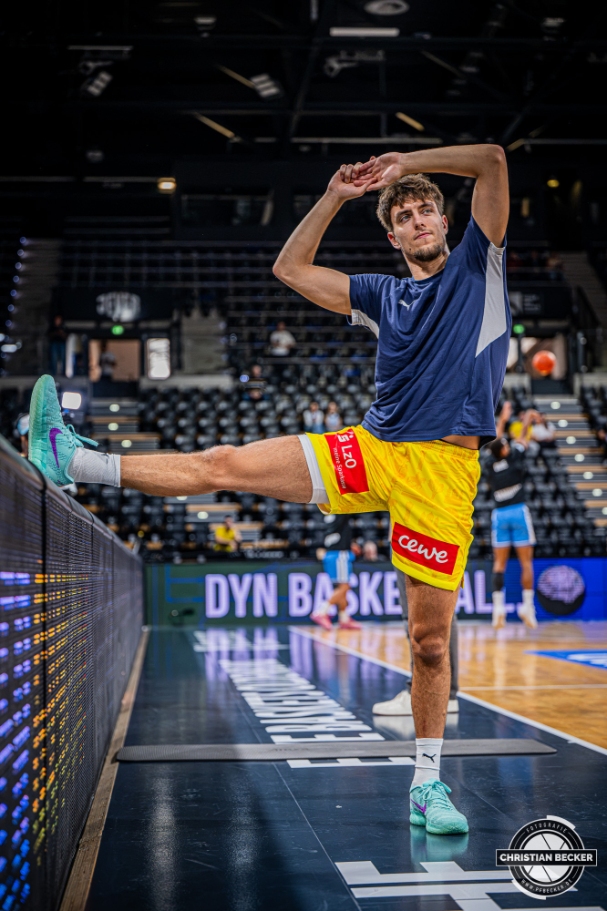 1. Basketball Bundesliga, easyCredit BBL, Saison 2026/2027, Herren, Hauptrunde, 3. Spieltag, 27.09.2026, EWE Baskets Oldenburg - Veolia Towers Hamburg
Zachary Ensminger (#3 - EWE Baskets Oldenburg) vor der Partie
Schlüsselwörter: 1. Bundesliga;27.09.2026;3. Spieltag;BBL;Basketball;Baskets;EWE;Hamburg;Hauptrunde;Liga;Oldenburg;RASTA Dome;Saison 2026/2027;Towers;Veolia;easycredit