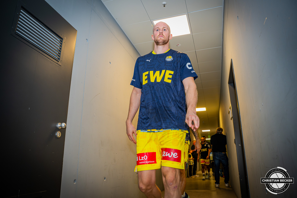 1. Basketball Bundesliga, easyCredit BBL, Saison 2026/2027, Herren, Hauptrunde, 3. Spieltag, 27.09.2026, EWE Baskets Oldenburg - Veolia Towers Hamburg
Seth Hinrichs (#21 - EWE Baskets Oldenburg) vor der Partie
Schlüsselwörter: 1. Bundesliga;27.09.2026;3. Spieltag;BBL;Basketball;Baskets;EWE;Hamburg;Hauptrunde;Liga;Oldenburg;RASTA Dome;Saison 2026/2027;Towers;Veolia;easycredit