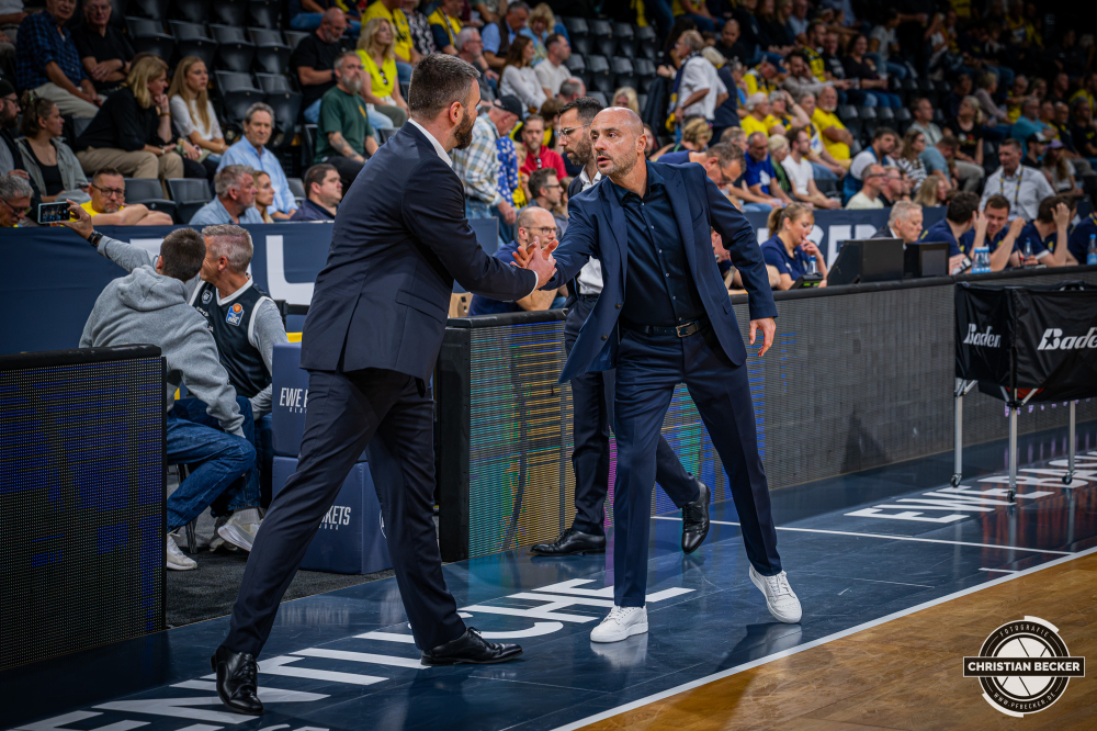 1. Basketball Bundesliga, easyCredit BBL, Saison 2026/2027, Herren, Hauptrunde, 3. Spieltag, 27.09.2026, EWE Baskets Oldenburg - Veolia Towers Hamburg
Milenko Bogicevic (Head-Coach - EWE Baskets Oldenburg) vor der Partie
Schlüsselwörter: 1. Bundesliga;27.09.2026;3. Spieltag;BBL;Basketball;Baskets;EWE;Hamburg;Hauptrunde;Liga;Oldenburg;RASTA Dome;Saison 2026/2027;Towers;Veolia;easycredit