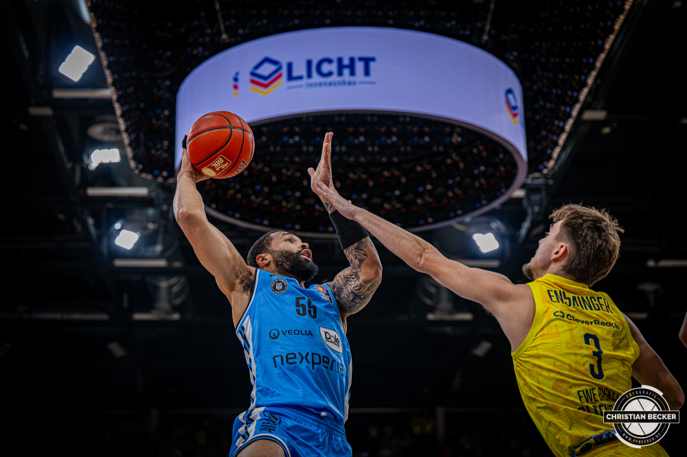 1. Basketball Bundesliga, easyCredit BBL, Saison 2026/2027, Herren, Hauptrunde, 3. Spieltag, 27.09.2026, EWE Baskets Oldenburg - Veolia Towers Hamburg
David Muenkat (#55 - Veolia Towers Hamburg) in Aktion gegen Zachary Ensminger (#3 - EWE Baskets Oldenburg)
Schlüsselwörter: 1. Bundesliga;27.09.2026;3. Spieltag;BBL;Basketball;Baskets;EWE;Hamburg;Hauptrunde;Liga;Oldenburg;RASTA Dome;Saison 2026/2027;Towers;Veolia;easycredit