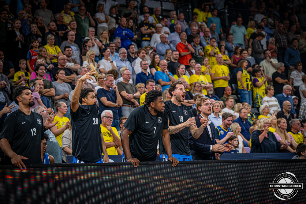 1. Basketball Bundesliga, easyCredit BBL, Saison 2026/2027, Herren, Hauptrunde, 3. Spieltag, 27.09.2026, EWE Baskets Oldenburg - Veolia Towers Hamburg
Das Team der Veolia Towers Hamburg zeigt Emotionen w&auml;hrend der Partie
Schlüsselwörter: 1. Bundesliga;27.09.2026;3. Spieltag;BBL;Basketball;Baskets;EWE;Hamburg;Hauptrunde;Liga;Oldenburg;RASTA Dome;Saison 2026/2027;Towers;Veolia;easycredit