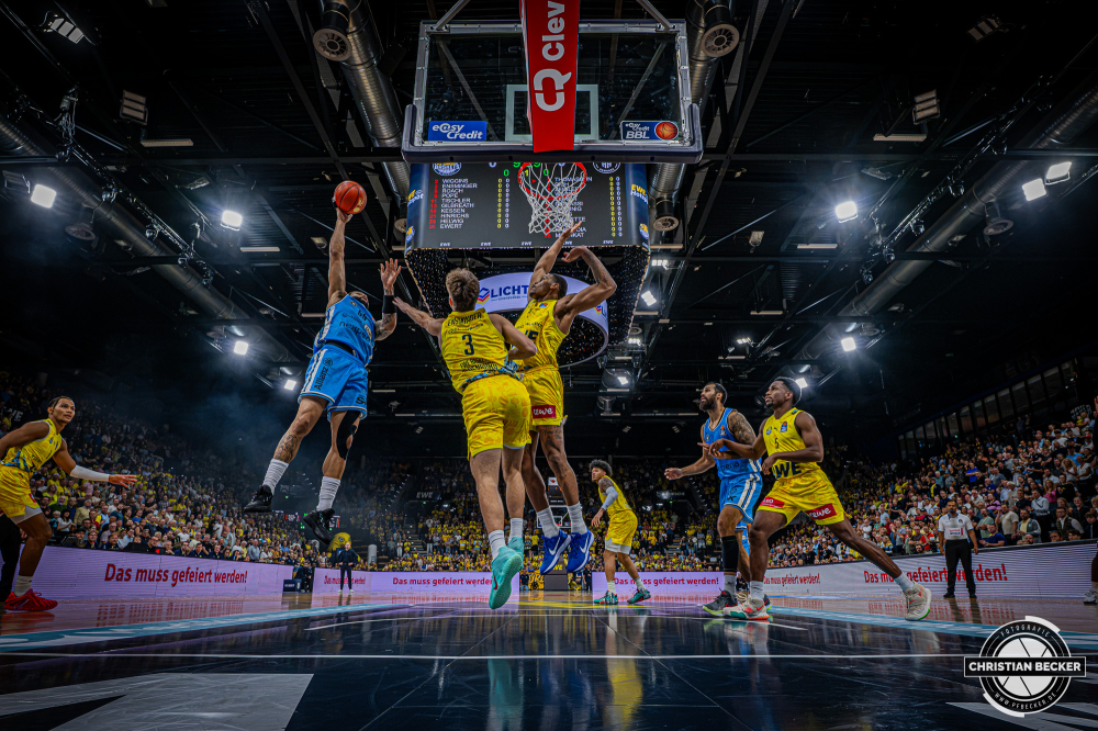 1. Basketball Bundesliga, easyCredit BBL, Saison 2026/2027, Herren, Hauptrunde, 3. Spieltag, 27.09.2026, EWE Baskets Oldenburg - Veolia Towers Hamburg
David Muenkat (#55 - Veolia Towers Hamburg) beim Korbleger
Schlüsselwörter: 1. Bundesliga;27.09.2026;3. Spieltag;BBL;Basketball;Baskets;EWE;Hamburg;Hauptrunde;Liga;Oldenburg;RASTA Dome;Saison 2026/2027;Towers;Veolia;easycredit