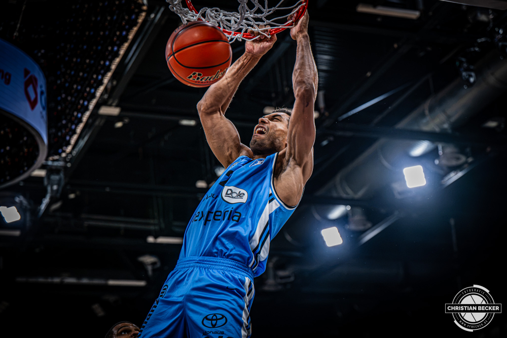 1. Basketball Bundesliga, easyCredit BBL, Saison 2026/2027, Herren, Hauptrunde, 3. Spieltag, 27.09.2026, EWE Baskets Oldenburg - Veolia Towers Hamburg
Kenneth Ogbe (#25 - Veolia Towers Hamburg) beim Dunk
Schlüsselwörter: 1. Bundesliga;27.09.2026;3. Spieltag;BBL;Basketball;Baskets;EWE;Hamburg;Hauptrunde;Liga;Oldenburg;RASTA Dome;Saison 2026/2027;Towers;Veolia;easycredit