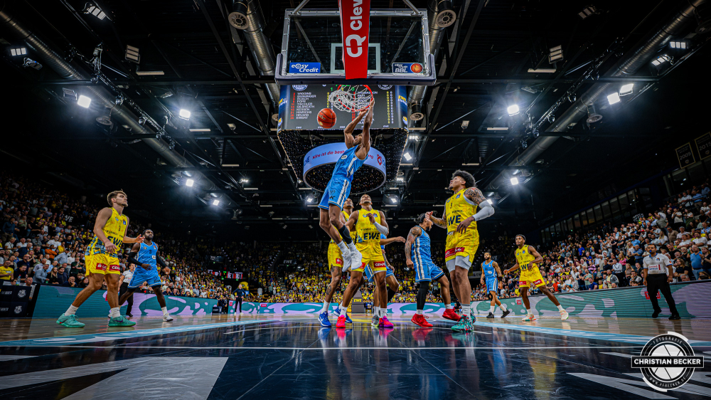 1. Basketball Bundesliga, easyCredit BBL, Saison 2026/2027, Herren, Hauptrunde, 3. Spieltag, 27.09.2026, EWE Baskets Oldenburg - Veolia Towers Hamburg
Kenneth Ogbe (#25 - Veolia Towers Hamburg) beim Dunk
Schlüsselwörter: 1. Bundesliga;27.09.2026;3. Spieltag;BBL;Basketball;Baskets;EWE;Hamburg;Hauptrunde;Liga;Oldenburg;RASTA Dome;Saison 2026/2027;Towers;Veolia;easycredit