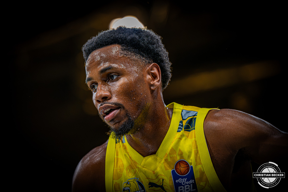 1. Basketball Bundesliga, easyCredit BBL, Saison 2026/2027, Herren, Hauptrunde, 3. Spieltag, 27.09.2026, EWE Baskets Oldenburg - Veolia Towers Hamburg
Jeremy Roach (#5 - EWE Baskets Oldenburg) w&auml;hrend der Partie
Schlüsselwörter: 1. Bundesliga;27.09.2026;3. Spieltag;BBL;Basketball;Baskets;EWE;Hamburg;Hauptrunde;Liga;Oldenburg;RASTA Dome;Saison 2026/2027;Towers;Veolia;easycredit