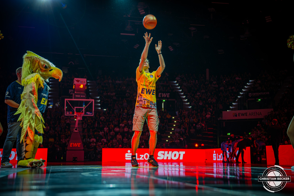 1. Basketball Bundesliga, easyCredit BBL, Saison 2026/2027, Herren, Hauptrunde, 3. Spieltag, 27.09.2026, EWE Baskets Oldenburg - Veolia Towers Hamburg
Die Fans der EWE Baskets Oldenburg w&auml;hrend der Partie
Schlüsselwörter: 1. Bundesliga;27.09.2026;3. Spieltag;BBL;Basketball;Baskets;EWE;Hamburg;Hauptrunde;Liga;Oldenburg;RASTA Dome;Saison 2026/2027;Towers;Veolia;easycredit