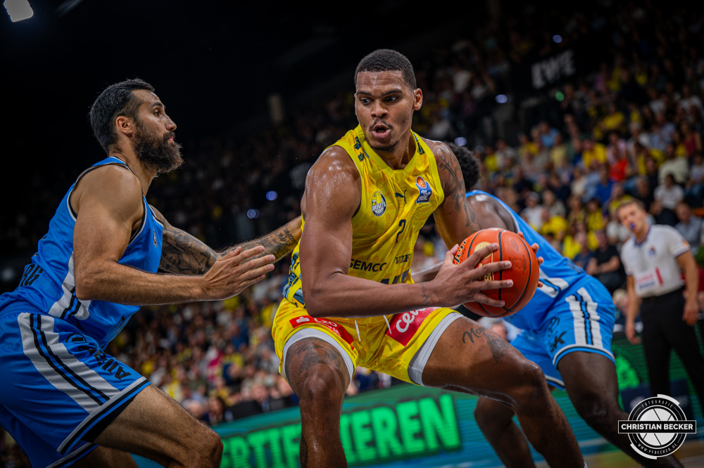 1. Basketball Bundesliga, easyCredit BBL, Saison 2026/2027, Herren, Hauptrunde, 3. Spieltag, 27.09.2026, EWE Baskets Oldenburg - Veolia Towers Hamburg
Demajeo Wiggins (#2 - EWE Baskets Oldenburg) in Aktion
Schlüsselwörter: 1. Bundesliga;27.09.2026;3. Spieltag;BBL;Basketball;Baskets;EWE;Hamburg;Hauptrunde;Liga;Oldenburg;RASTA Dome;Saison 2026/2027;Towers;Veolia;easycredit
