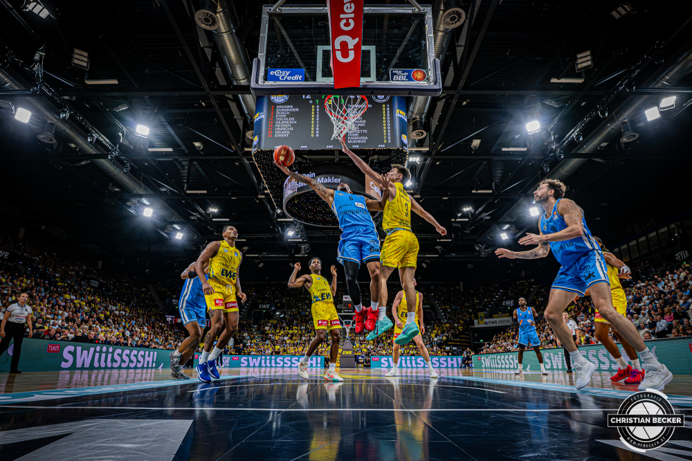 1. Basketball Bundesliga, easyCredit BBL, Saison 2026/2027, Herren, Hauptrunde, 3. Spieltag, 27.09.2026, EWE Baskets Oldenburg - Veolia Towers Hamburg
Zakai Zeigler (#5 - Veolia Towers Hamburg) beim Korbleger
Schlüsselwörter: 1. Bundesliga;27.09.2026;3. Spieltag;BBL;Basketball;Baskets;EWE;Hamburg;Hauptrunde;Liga;Oldenburg;RASTA Dome;Saison 2026/2027;Towers;Veolia;easycredit