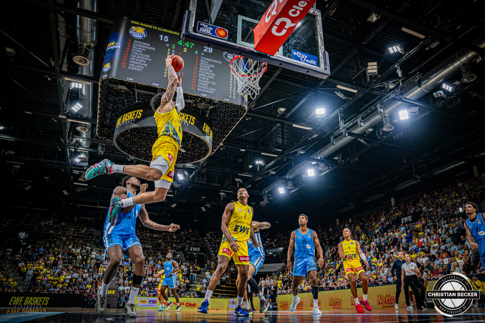 1. Basketball Bundesliga, easyCredit BBL, Saison 2026/2027, Herren, Hauptrunde, 3. Spieltag, 27.09.2026, EWE Baskets Oldenburg - Veolia Towers Hamburg
Tylan Pope (#9 - EWE Baskets Oldenburg) beim Dunk
Schlüsselwörter: 1. Bundesliga;27.09.2026;3. Spieltag;BBL;Basketball;Baskets;EWE;Hamburg;Hauptrunde;Liga;Oldenburg;RASTA Dome;Saison 2026/2027;Towers;Veolia;easycredit