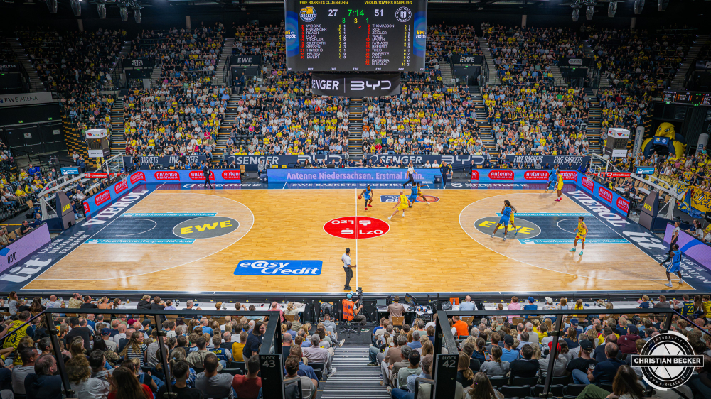 1. Basketball Bundesliga, easyCredit BBL, Saison 2026/2027, Herren, Hauptrunde, 3. Spieltag, 27.09.2026, EWE Baskets Oldenburg - Veolia Towers Hamburg
EWE Baskets Oldenburg gegen Veolia Towers Hamburg
Schlüsselwörter: 1. Bundesliga;27.09.2026;3. Spieltag;BBL;Basketball;Baskets;EWE;Hamburg;Hauptrunde;Liga;Oldenburg;RASTA Dome;Saison 2026/2027;Towers;Veolia;easycredit