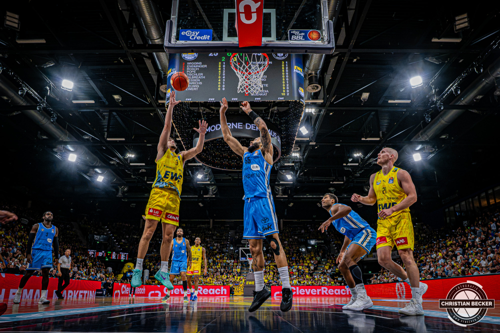 1. Basketball Bundesliga, easyCredit BBL, Saison 2026/2027, Herren, Hauptrunde, 3. Spieltag, 27.09.2026, EWE Baskets Oldenburg - Veolia Towers Hamburg
Zachary Ensminger (#3 - EWE Baskets Oldenburg) beim Korbleger
Schlüsselwörter: 1. Bundesliga;27.09.2026;3. Spieltag;BBL;Basketball;Baskets;EWE;Hamburg;Hauptrunde;Liga;Oldenburg;RASTA Dome;Saison 2026/2027;Towers;Veolia;easycredit