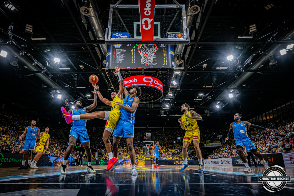 1. Basketball Bundesliga, easyCredit BBL, Saison 2026/2027, Herren, Hauptrunde, 3. Spieltag, 27.09.2026, EWE Baskets Oldenburg - Veolia Towers Hamburg
Nicholas Tischler (#11 - EWE Baskets Oldenburg) beim Korbleger
Schlüsselwörter: 1. Bundesliga;27.09.2026;3. Spieltag;BBL;Basketball;Baskets;EWE;Hamburg;Hauptrunde;Liga;Oldenburg;RASTA Dome;Saison 2026/2027;Towers;Veolia;easycredit
