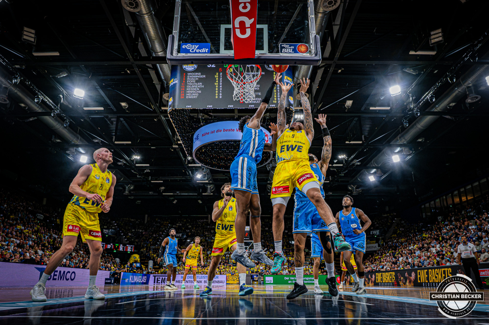1. Basketball Bundesliga, easyCredit BBL, Saison 2026/2027, Herren, Hauptrunde, 3. Spieltag, 27.09.2026, EWE Baskets Oldenburg - Veolia Towers Hamburg
Tylan Pope (#9 - EWE Baskets Oldenburg) beim Korbleger
Schlüsselwörter: 1. Bundesliga;27.09.2026;3. Spieltag;BBL;Basketball;Baskets;EWE;Hamburg;Hauptrunde;Liga;Oldenburg;RASTA Dome;Saison 2026/2027;Towers;Veolia;easycredit