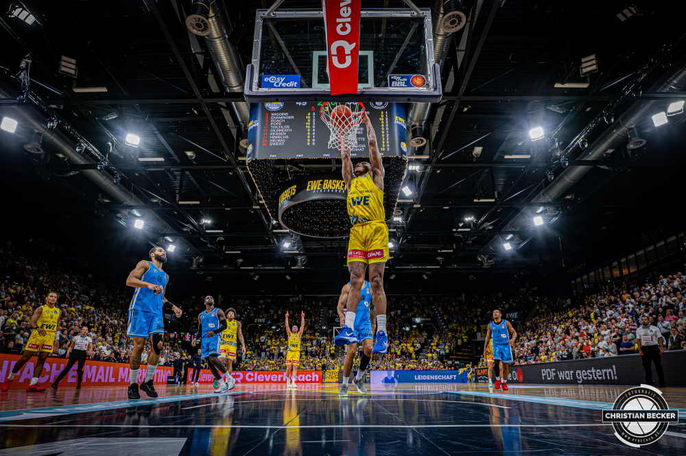 1. Basketball Bundesliga, easyCredit BBL, Saison 2026/2027, Herren, Hauptrunde, 3. Spieltag, 27.09.2026, EWE Baskets Oldenburg - Veolia Towers Hamburg
Demajeo Wiggins (#2 - EWE Baskets Oldenburg) beim Dunk
Schlüsselwörter: 1. Bundesliga;27.09.2026;3. Spieltag;BBL;Basketball;Baskets;EWE;Hamburg;Hauptrunde;Liga;Oldenburg;RASTA Dome;Saison 2026/2027;Towers;Veolia;easycredit