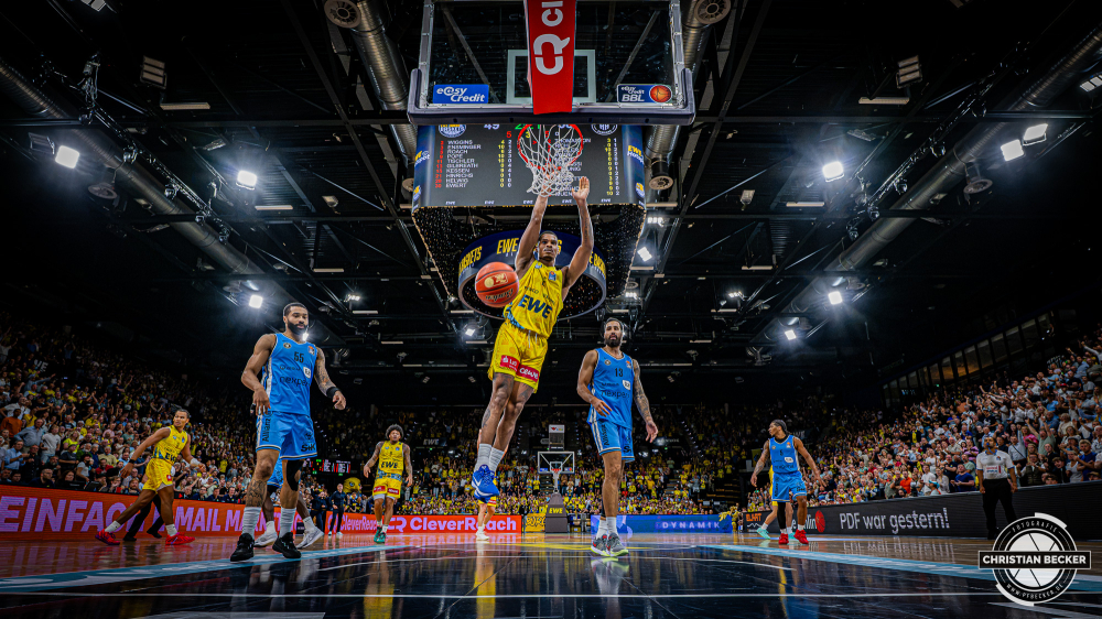 1. Basketball Bundesliga, easyCredit BBL, Saison 2026/2027, Herren, Hauptrunde, 3. Spieltag, 27.09.2026, EWE Baskets Oldenburg - Veolia Towers Hamburg
Demajeo Wiggins (#2 - EWE Baskets Oldenburg) beim Dunk
Schlüsselwörter: 1. Bundesliga;27.09.2026;3. Spieltag;BBL;Basketball;Baskets;EWE;Hamburg;Hauptrunde;Liga;Oldenburg;RASTA Dome;Saison 2026/2027;Towers;Veolia;easycredit