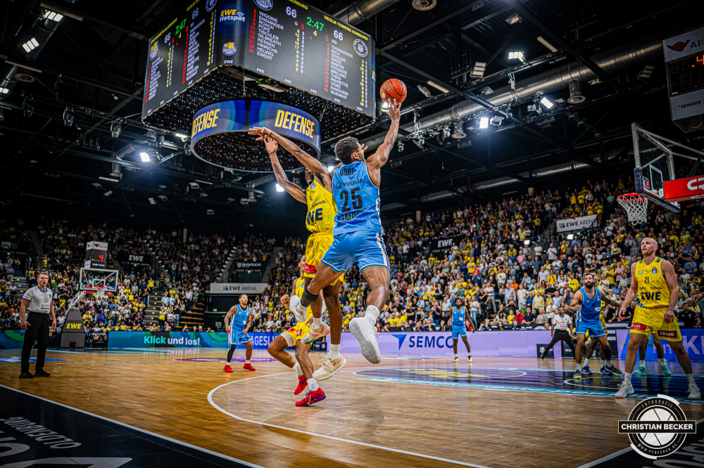 1. Basketball Bundesliga, easyCredit BBL, Saison 2026/2027, Herren, Hauptrunde, 3. Spieltag, 27.09.2026, EWE Baskets Oldenburg - Veolia Towers Hamburg
Kenneth Ogbe (#25 - Veolia Towers Hamburg) beim Jumpshot
Schlüsselwörter: 1. Bundesliga;27.09.2026;3. Spieltag;BBL;Basketball;Baskets;EWE;Hamburg;Hauptrunde;Liga;Oldenburg;RASTA Dome;Saison 2026/2027;Towers;Veolia;easycredit