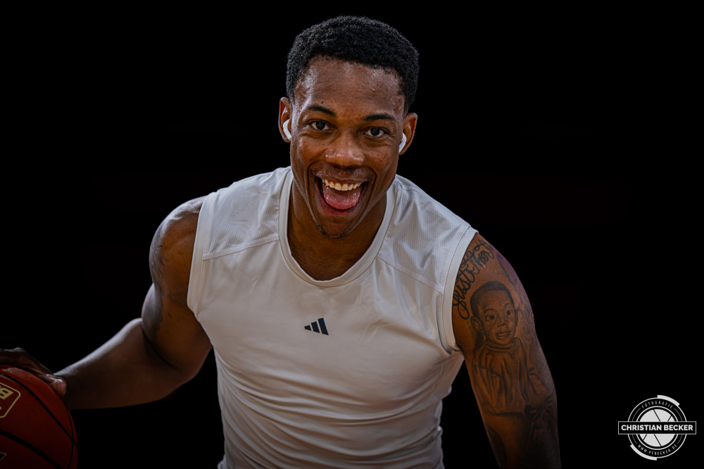 1. Basketball Bundesliga, easyCredit BBL, Saison 2026/2027, Herren, Hauptrunde, 4. Spieltag, 05.10.2026, RASTA Vechta - Basketball L&ouml;wen Braunschweig
Justin Edler-Davis (#10 - RASTA Vechta) vor der Partie
Schlüsselwörter: 05.10.2026;1. Bundesliga;4. Spieltag;BBL;Basketball;Braunschweig;Hauptrunde;Liga;L&ouml;wen;RASTA;RASTA Dome;Saison 2026/2027;Vechta;easycredit