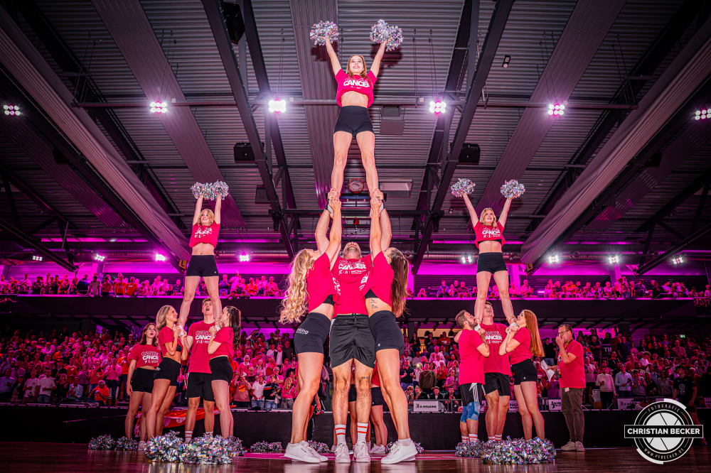 1. Basketball Bundesliga, easyCredit BBL, Saison 2026/2027, Herren, Hauptrunde, 4. Spieltag, 05.10.2026, RASTA Vechta - Basketball L&ouml;wen Braunschweig
Marleys (Cheerleader - RASTA Vechta) vor der Partie
Schlüsselwörter: 05.10.2026;1. Bundesliga;4. Spieltag;BBL;Basketball;Braunschweig;Hauptrunde;Liga;L&ouml;wen;RASTA;RASTA Dome;Saison 2026/2027;Vechta;easycredit