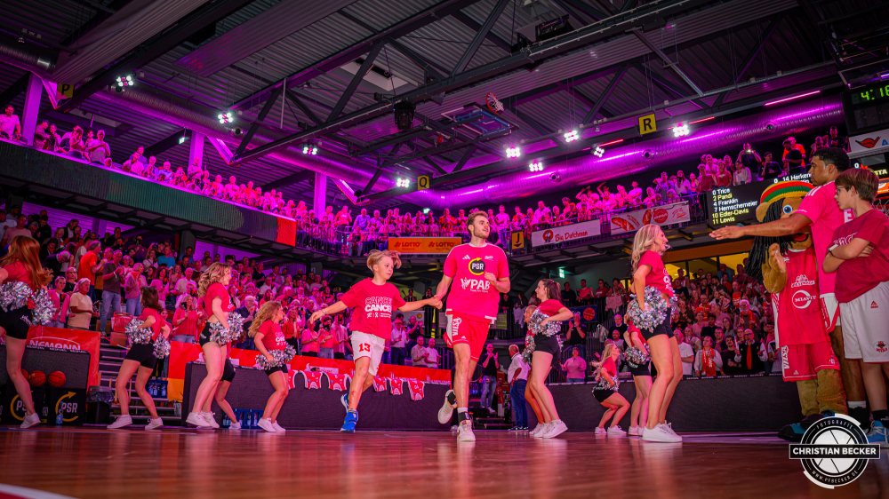 1. Basketball Bundesliga, easyCredit BBL, Saison 2026/2027, Herren, Hauptrunde, 4. Spieltag, 05.10.2026, RASTA Vechta - Basketball L&ouml;wen Braunschweig
Linus Trettin (#15 - RASTA Vechta) vor der Partie
Schlüsselwörter: 05.10.2026;1. Bundesliga;4. Spieltag;BBL;Basketball;Braunschweig;Hauptrunde;Liga;L&ouml;wen;RASTA;RASTA Dome;Saison 2026/2027;Vechta;easycredit