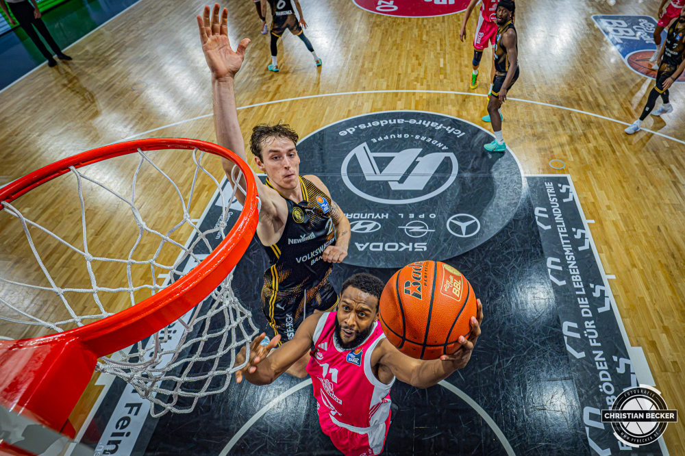 1. Basketball Bundesliga, easyCredit BBL, Saison 2026/2027, Herren, Hauptrunde, 4. Spieltag, 05.10.2026, RASTA Vechta - Basketball L&ouml;wen Braunschweig
Matt Lewis (#11 - RASTA Vechta) beim Korbleger
Schlüsselwörter: 05.10.2026;1. Bundesliga;4. Spieltag;BBL;Basketball;Braunschweig;Hauptrunde;Liga;L&ouml;wen;RASTA;RASTA Dome;Saison 2026/2027;Vechta;easycredit
