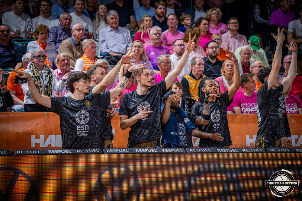 1. Basketball Bundesliga, easyCredit BBL, Saison 2026/2027, Herren, Hauptrunde, 4. Spieltag, 05.10.2026, RASTA Vechta - Basketball L&ouml;wen Braunschweig
Das Team der Basketball L&ouml;wen Braunschweig zeigt Emotionen w&auml;hrend der Partie
Schlüsselwörter: 05.10.2026;1. Bundesliga;4. Spieltag;BBL;Basketball;Braunschweig;Hauptrunde;Liga;L&ouml;wen;RASTA;RASTA Dome;Saison 2026/2027;Vechta;easycredit