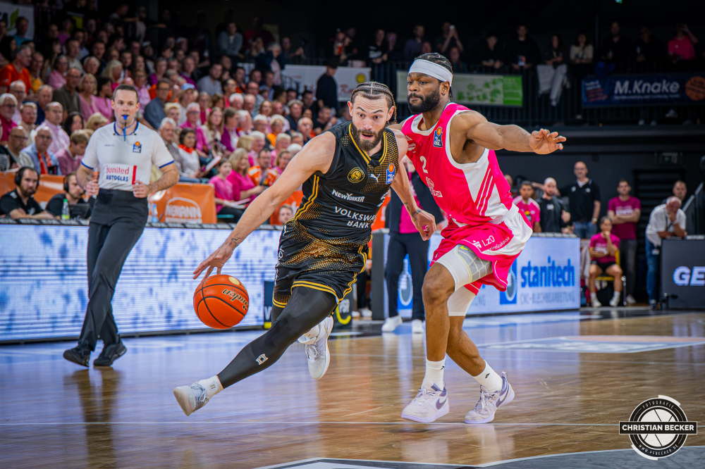 1. Basketball Bundesliga, easyCredit BBL, Saison 2026/2027, Herren, Hauptrunde, 4. Spieltag, 05.10.2026, RASTA Vechta - Basketball L&ouml;wen Braunschweig
Devin Askew (#5 - Basketball L&ouml;wen Braunschweig) in Aktion
Schlüsselwörter: 05.10.2026;1. Bundesliga;4. Spieltag;BBL;Basketball;Braunschweig;Hauptrunde;Liga;L&ouml;wen;RASTA;RASTA Dome;Saison 2026/2027;Vechta;easycredit