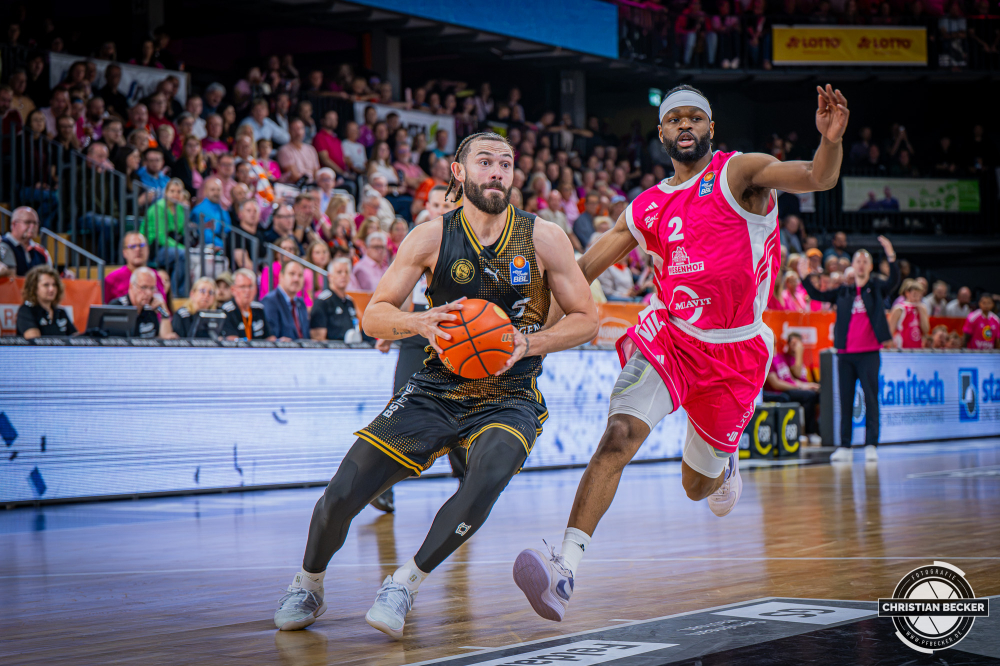 1. Basketball Bundesliga, easyCredit BBL, Saison 2026/2027, Herren, Hauptrunde, 4. Spieltag, 05.10.2026, RASTA Vechta - Basketball L&ouml;wen Braunschweig
Devin Askew (#5 - Basketball L&ouml;wen Braunschweig) in Aktion
Schlüsselwörter: 05.10.2026;1. Bundesliga;4. Spieltag;BBL;Basketball;Braunschweig;Hauptrunde;Liga;L&ouml;wen;RASTA;RASTA Dome;Saison 2026/2027;Vechta;easycredit