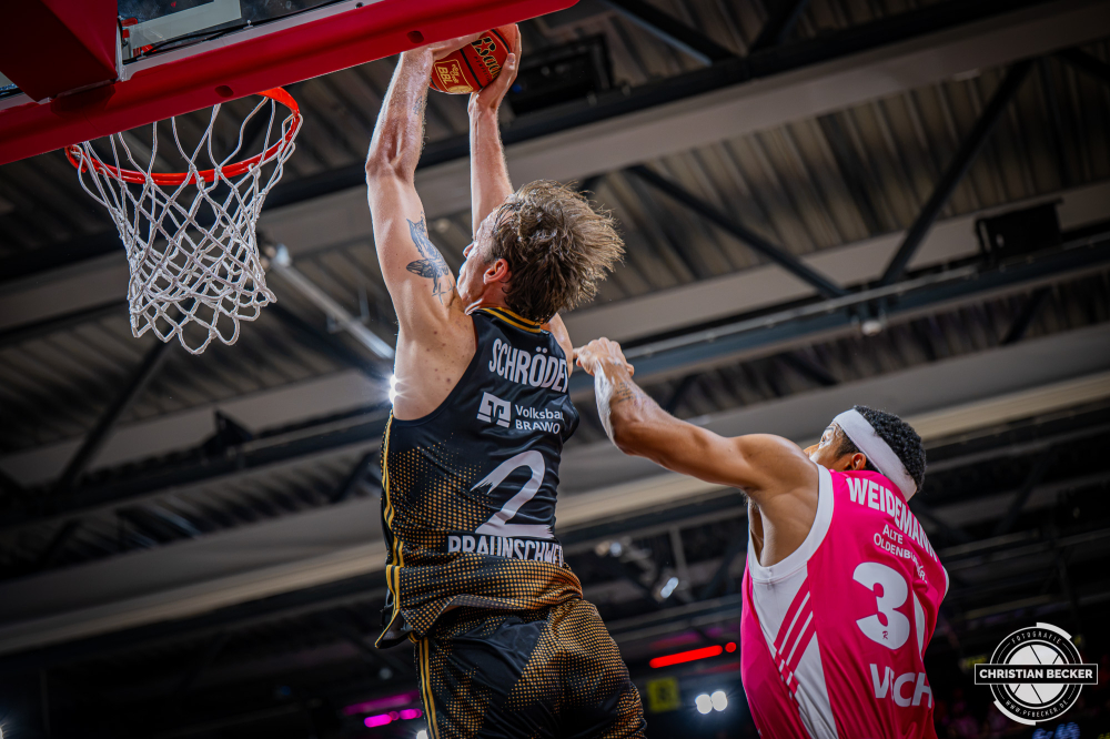 1. Basketball Bundesliga, easyCredit BBL, Saison 2026/2027, Herren, Hauptrunde, 4. Spieltag, 05.10.2026, RASTA Vechta - Basketball L&ouml;wen Braunschweig
Benjamin Schr&ouml;der (#2 - Basketball L&ouml;wen Braunschweig) beim Dunk
Schlüsselwörter: 05.10.2026;1. Bundesliga;4. Spieltag;BBL;Basketball;Braunschweig;Hauptrunde;Liga;L&ouml;wen;RASTA;RASTA Dome;Saison 2026/2027;Vechta;easycredit