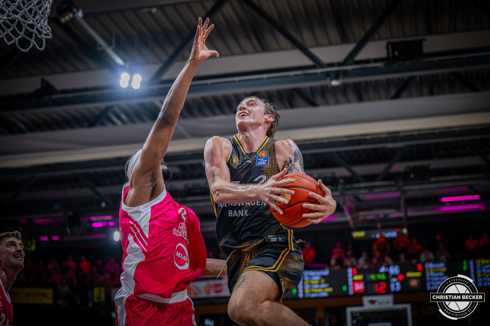 1. Basketball Bundesliga, easyCredit BBL, Saison 2026/2027, Herren, Hauptrunde, 4. Spieltag, 05.10.2026, RASTA Vechta - Basketball L&ouml;wen Braunschweig
Benjamin Schr&ouml;der (#2 - Basketball L&ouml;wen Braunschweig) in Aktion
Schlüsselwörter: 05.10.2026;1. Bundesliga;4. Spieltag;BBL;Basketball;Braunschweig;Hauptrunde;Liga;L&ouml;wen;RASTA;RASTA Dome;Saison 2026/2027;Vechta;easycredit