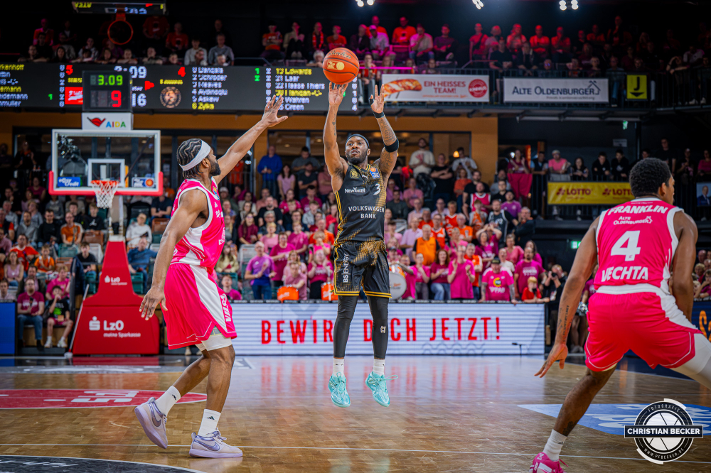 1. Basketball Bundesliga, easyCredit BBL, Saison 2026/2027, Herren, Hauptrunde, 4. Spieltag, 05.10.2026, RASTA Vechta - Basketball L&ouml;wen Braunschweig
De'Jour Reaves (#3 - Basketball L&ouml;wen Braunschweig) beim Jumpshot
Schlüsselwörter: 05.10.2026;1. Bundesliga;4. Spieltag;BBL;Basketball;Braunschweig;Hauptrunde;Liga;L&ouml;wen;RASTA;RASTA Dome;Saison 2026/2027;Vechta;easycredit