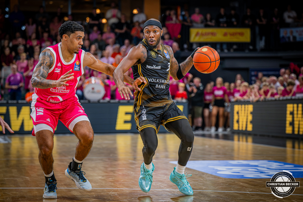 1. Basketball Bundesliga, easyCredit BBL, Saison 2026/2027, Herren, Hauptrunde, 4. Spieltag, 05.10.2026, RASTA Vechta - Basketball L&ouml;wen Braunschweig
De'Jour Reaves (#3 - Basketball L&ouml;wen Braunschweig) in Aktion
Schlüsselwörter: 05.10.2026;1. Bundesliga;4. Spieltag;BBL;Basketball;Braunschweig;Hauptrunde;Liga;L&ouml;wen;RASTA;RASTA Dome;Saison 2026/2027;Vechta;easycredit