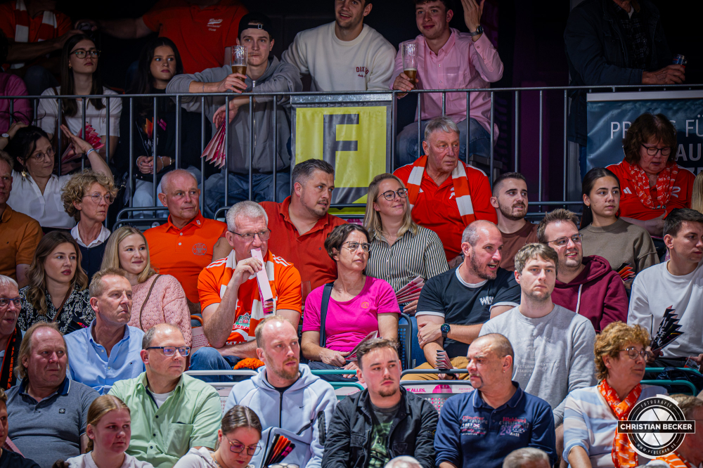 1. Basketball Bundesliga, easyCredit BBL, Saison 2026/2027, Herren, Hauptrunde, 4. Spieltag, 05.10.2026, RASTA Vechta - Basketball L&ouml;wen Braunschweig
Die Fans von RASTA Vechta w&auml;hrend der Partie
Schlüsselwörter: 05.10.2026;1. Bundesliga;4. Spieltag;BBL;Basketball;Braunschweig;Hauptrunde;Liga;L&ouml;wen;RASTA;RASTA Dome;Saison 2026/2027;Vechta;easycredit