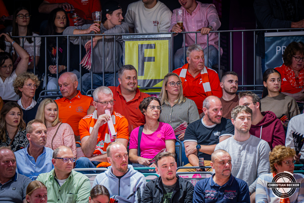 1. Basketball Bundesliga, easyCredit BBL, Saison 2026/2027, Herren, Hauptrunde, 4. Spieltag, 05.10.2026, RASTA Vechta - Basketball L&ouml;wen Braunschweig
Die Fans von RASTA Vechta w&auml;hrend der Partie
Schlüsselwörter: 05.10.2026;1. Bundesliga;4. Spieltag;BBL;Basketball;Braunschweig;Hauptrunde;Liga;L&ouml;wen;RASTA;RASTA Dome;Saison 2026/2027;Vechta;easycredit
