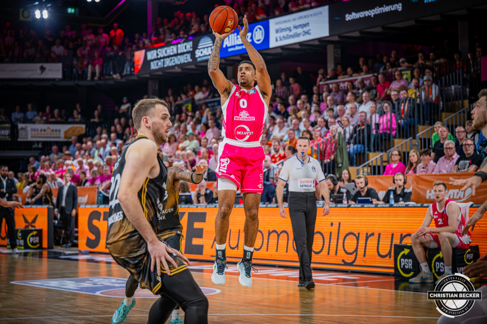 1. Basketball Bundesliga, easyCredit BBL, Saison 2026/2027, Herren, Hauptrunde, 4. Spieltag, 05.10.2026, RASTA Vechta - Basketball L&ouml;wen Braunschweig
D'Mitrik Trice (#0 - RASTA Vechta) beim Jumpshot
Schlüsselwörter: 05.10.2026;1. Bundesliga;4. Spieltag;BBL;Basketball;Braunschweig;Hauptrunde;Liga;L&ouml;wen;RASTA;RASTA Dome;Saison 2026/2027;Vechta;easycredit