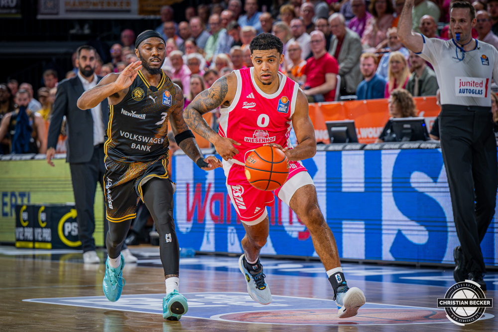 1. Basketball Bundesliga, easyCredit BBL, Saison 2026/2027, Herren, Hauptrunde, 4. Spieltag, 05.10.2026, RASTA Vechta - Basketball L&ouml;wen Braunschweig
D'Mitrik Trice (#0 - RASTA Vechta) in Aktion
Schlüsselwörter: 05.10.2026;1. Bundesliga;4. Spieltag;BBL;Basketball;Braunschweig;Hauptrunde;Liga;L&ouml;wen;RASTA;RASTA Dome;Saison 2026/2027;Vechta;easycredit