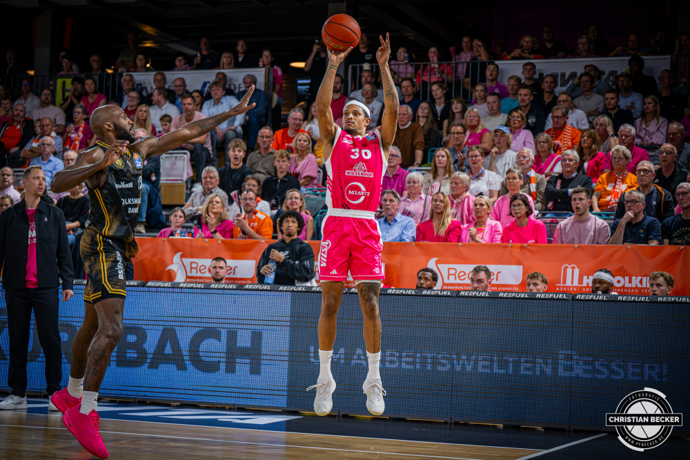 1. Basketball Bundesliga, easyCredit BBL, Saison 2026/2027, Herren, Hauptrunde, 4. Spieltag, 05.10.2026, RASTA Vechta - Basketball L&ouml;wen Braunschweig
Nelson Weidemann (#30 - RASTA Vechta) beim Jumpshot
Schlüsselwörter: 05.10.2026;1. Bundesliga;4. Spieltag;BBL;Basketball;Braunschweig;Hauptrunde;Liga;L&ouml;wen;RASTA;RASTA Dome;Saison 2026/2027;Vechta;easycredit
