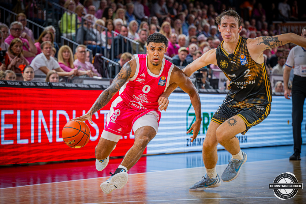 1. Basketball Bundesliga, easyCredit BBL, Saison 2026/2027, Herren, Hauptrunde, 4. Spieltag, 05.10.2026, RASTA Vechta - Basketball L&ouml;wen Braunschweig
D'Mitrik Trice (#0 - RASTA Vechta) in Aktion
Schlüsselwörter: 05.10.2026;1. Bundesliga;4. Spieltag;BBL;Basketball;Braunschweig;Hauptrunde;Liga;L&ouml;wen;RASTA;RASTA Dome;Saison 2026/2027;Vechta;easycredit