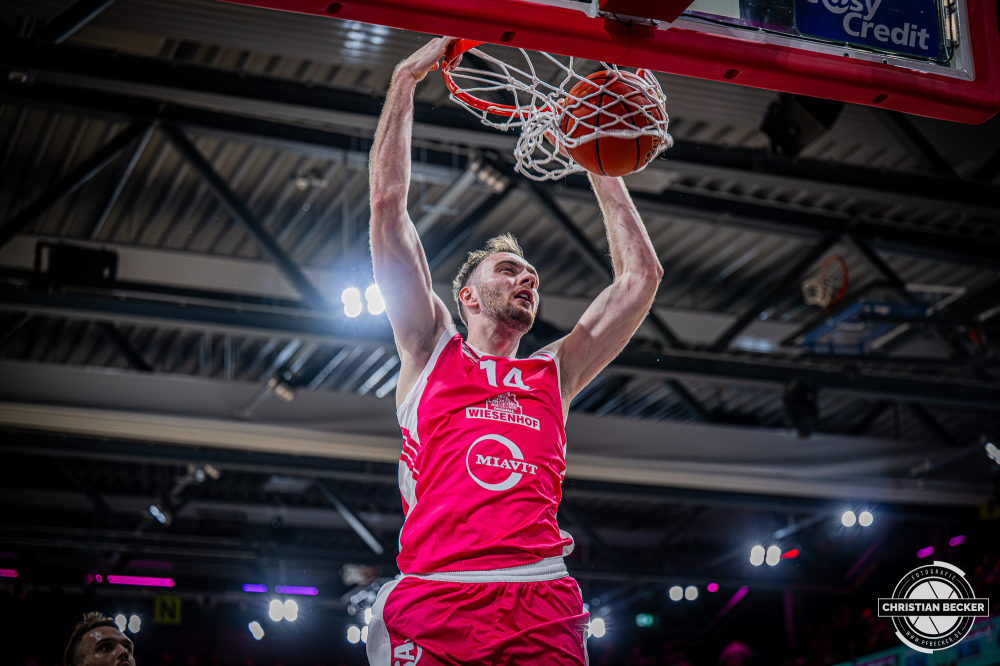 1. Basketball Bundesliga, easyCredit BBL, Saison 2026/2027, Herren, Hauptrunde, 4. Spieltag, 05.10.2026, RASTA Vechta - Basketball L&ouml;wen Braunschweig
Philipp Herkenhoff (#14 - RASTA Vechta) beim Dunk
Schlüsselwörter: 05.10.2026;1. Bundesliga;4. Spieltag;BBL;Basketball;Braunschweig;Hauptrunde;Liga;L&ouml;wen;RASTA;RASTA Dome;Saison 2026/2027;Vechta;easycredit