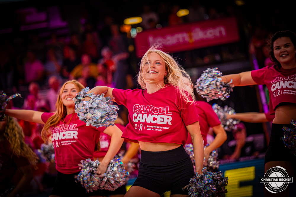 1. Basketball Bundesliga, easyCredit BBL, Saison 2026/2027, Herren, Hauptrunde, 4. Spieltag, 05.10.2026, RASTA Vechta - Basketball L&ouml;wen Braunschweig
Marleys (Cheerleader - RASTA Vechta) w&auml;hrend der Partie
Schlüsselwörter: 05.10.2026;1. Bundesliga;4. Spieltag;BBL;Basketball;Braunschweig;Hauptrunde;Liga;L&ouml;wen;RASTA;RASTA Dome;Saison 2026/2027;Vechta;easycredit