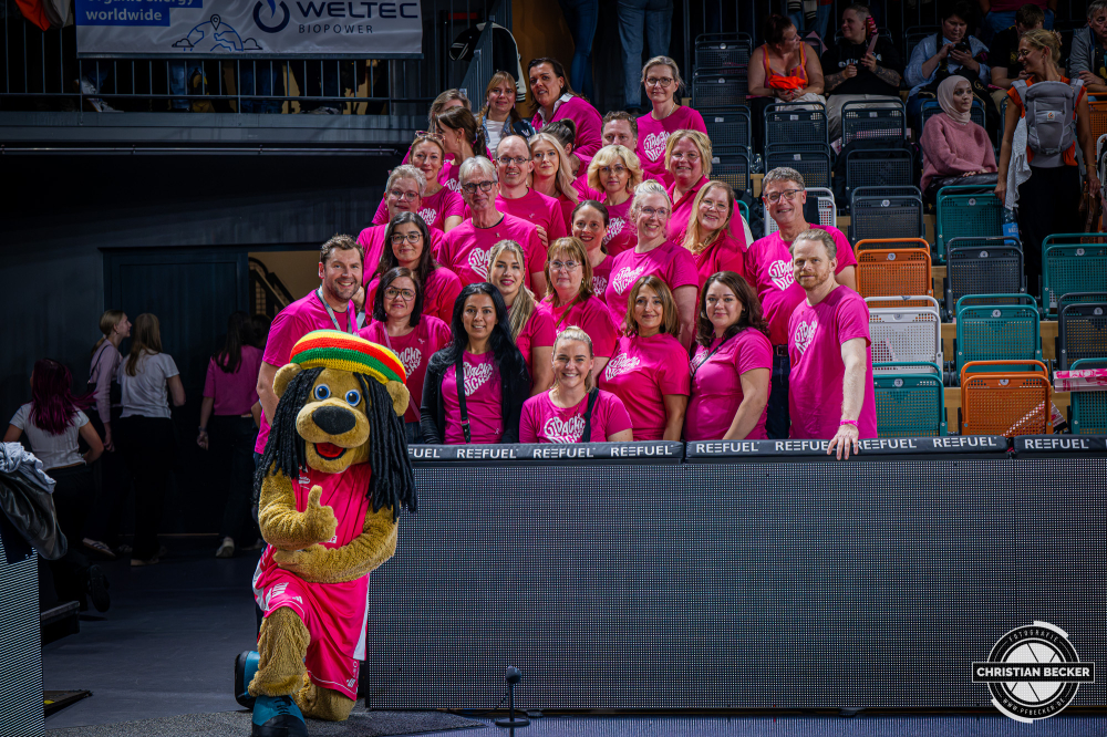 1. Basketball Bundesliga, easyCredit BBL, Saison 2026/2027, Herren, Hauptrunde, 4. Spieltag, 05.10.2026, RASTA Vechta - Basketball L&ouml;wen Braunschweig
Die Fans von RASTA Vechta w&auml;hrend der Partie
Schlüsselwörter: 05.10.2026;1. Bundesliga;4. Spieltag;BBL;Basketball;Braunschweig;Hauptrunde;Liga;L&ouml;wen;RASTA;RASTA Dome;Saison 2026/2027;Vechta;easycredit