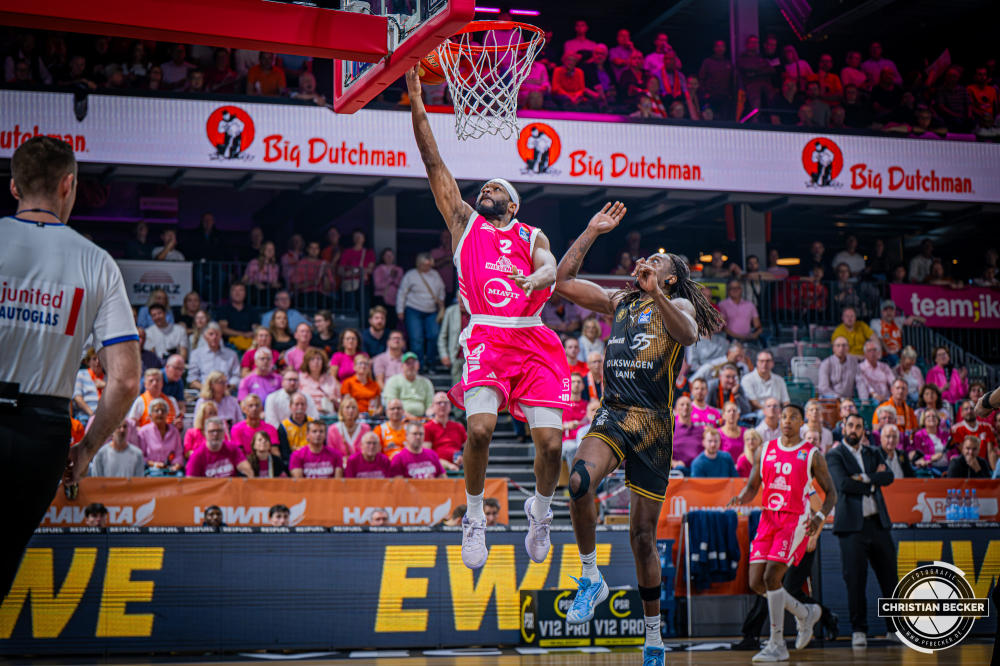 1. Basketball Bundesliga, easyCredit BBL, Saison 2026/2027, Herren, Hauptrunde, 4. Spieltag, 05.10.2026, RASTA Vechta - Basketball L&ouml;wen Braunschweig
Llyod Pandy (#2 - RASTA Vechta) beim Korbleger
Schlüsselwörter: 05.10.2026;1. Bundesliga;4. Spieltag;BBL;Basketball;Braunschweig;Hauptrunde;Liga;L&ouml;wen;RASTA;RASTA Dome;Saison 2026/2027;Vechta;easycredit