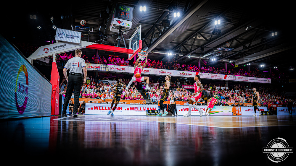 1. Basketball Bundesliga, easyCredit BBL, Saison 2026/2027, Herren, Hauptrunde, 4. Spieltag, 05.10.2026, RASTA Vechta - Basketball L&ouml;wen Braunschweig
Armaan Franklin (#4 - RASTA Vechta) beim Dunk
Schlüsselwörter: 05.10.2026;1. Bundesliga;4. Spieltag;BBL;Basketball;Braunschweig;Hauptrunde;Liga;L&ouml;wen;RASTA;RASTA Dome;Saison 2026/2027;Vechta;easycredit