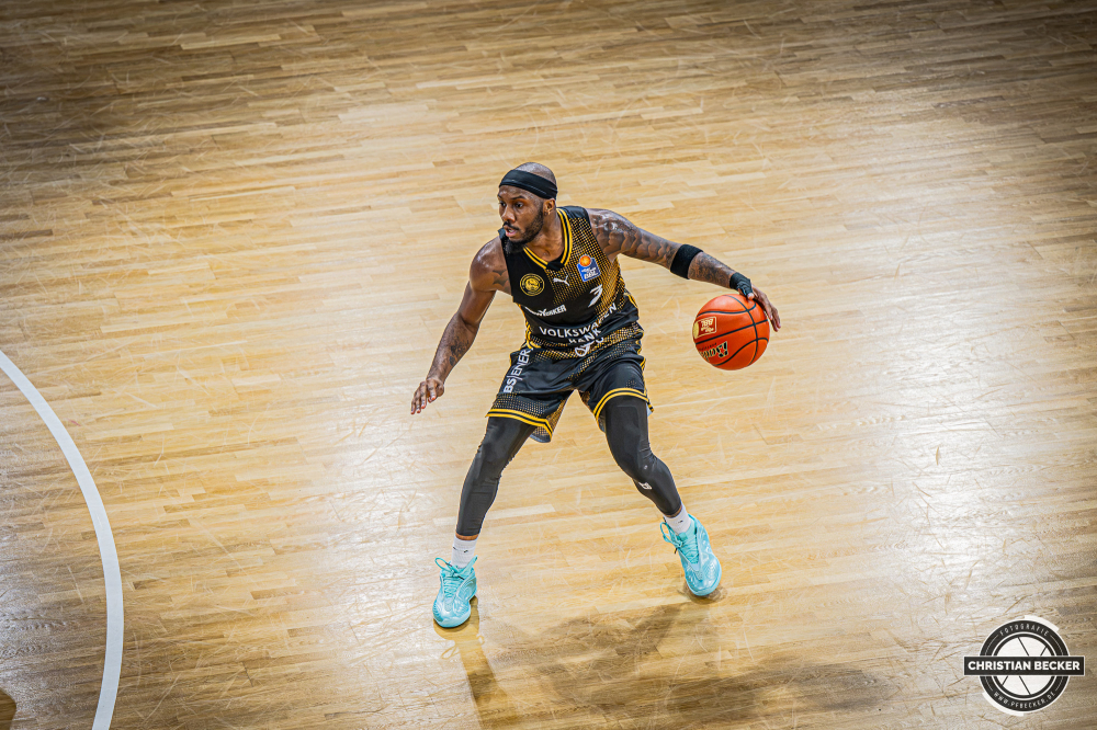 1. Basketball Bundesliga, easyCredit BBL, Saison 2026/2027, Herren, Hauptrunde, 4. Spieltag, 05.10.2026, RASTA Vechta - Basketball L&ouml;wen Braunschweig
De'Jour Reaves (#3 - Basketball L&ouml;wen Braunschweig) in Aktion
Schlüsselwörter: 05.10.2026;1. Bundesliga;4. Spieltag;BBL;Basketball;Braunschweig;Hauptrunde;Liga;L&ouml;wen;RASTA;RASTA Dome;Saison 2026/2027;Vechta;easycredit