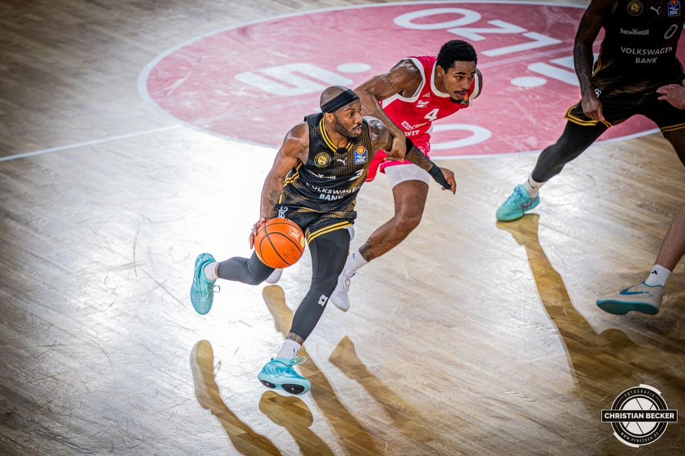 1. Basketball Bundesliga, easyCredit BBL, Saison 2026/2027, Herren, Hauptrunde, 4. Spieltag, 05.10.2026, RASTA Vechta - Basketball L&ouml;wen Braunschweig
De'Jour Reaves (#3 - Basketball L&ouml;wen Braunschweig) in Aktion
Schlüsselwörter: 05.10.2026;1. Bundesliga;4. Spieltag;BBL;Basketball;Braunschweig;Hauptrunde;Liga;L&ouml;wen;RASTA;RASTA Dome;Saison 2026/2027;Vechta;easycredit
