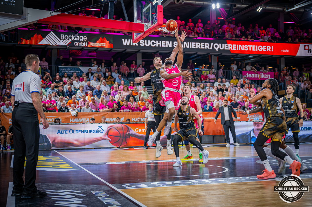 1. Basketball Bundesliga, easyCredit BBL, Saison 2026/2027, Herren, Hauptrunde, 4. Spieltag, 05.10.2026, RASTA Vechta - Basketball L&ouml;wen Braunschweig
Llyod Pandy (#2 - RASTA Vechta) beim Korbleger
Schlüsselwörter: 05.10.2026;1. Bundesliga;4. Spieltag;BBL;Basketball;Braunschweig;Hauptrunde;Liga;L&ouml;wen;RASTA;RASTA Dome;Saison 2026/2027;Vechta;easycredit