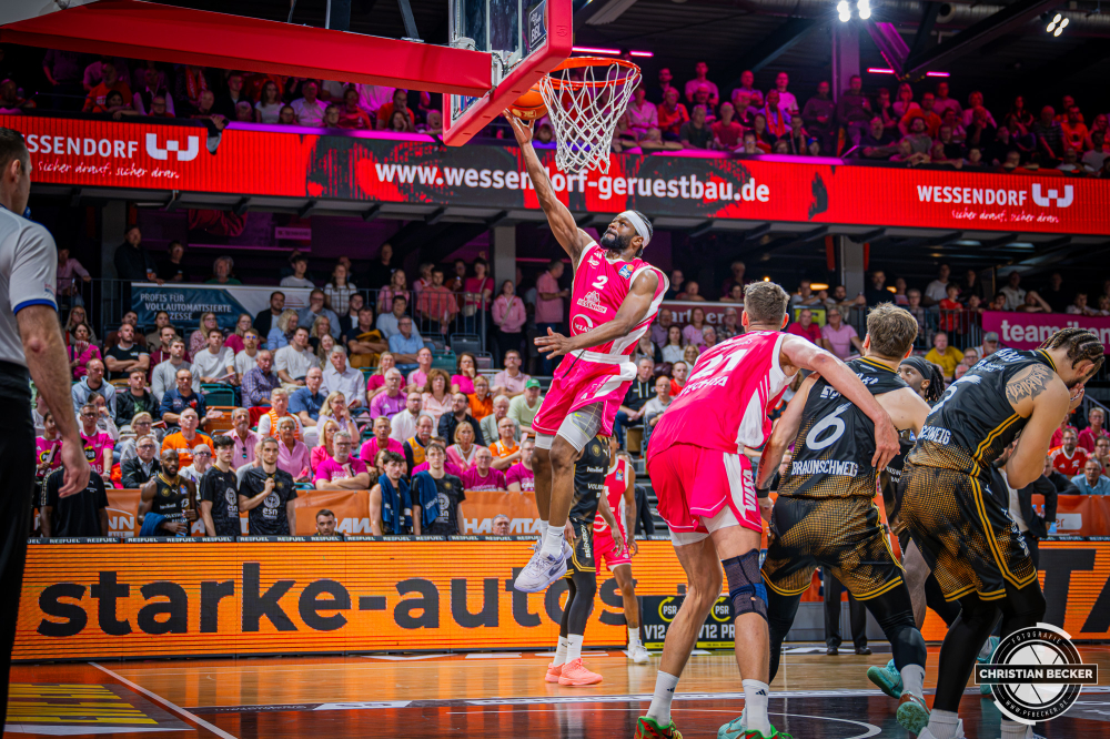 1. Basketball Bundesliga, easyCredit BBL, Saison 2026/2027, Herren, Hauptrunde, 4. Spieltag, 05.10.2026, RASTA Vechta - Basketball L&ouml;wen Braunschweig
Llyod Pandy (#2 - RASTA Vechta) beim Korbleger
Schlüsselwörter: 05.10.2026;1. Bundesliga;4. Spieltag;BBL;Basketball;Braunschweig;Hauptrunde;Liga;L&ouml;wen;RASTA;RASTA Dome;Saison 2026/2027;Vechta;easycredit